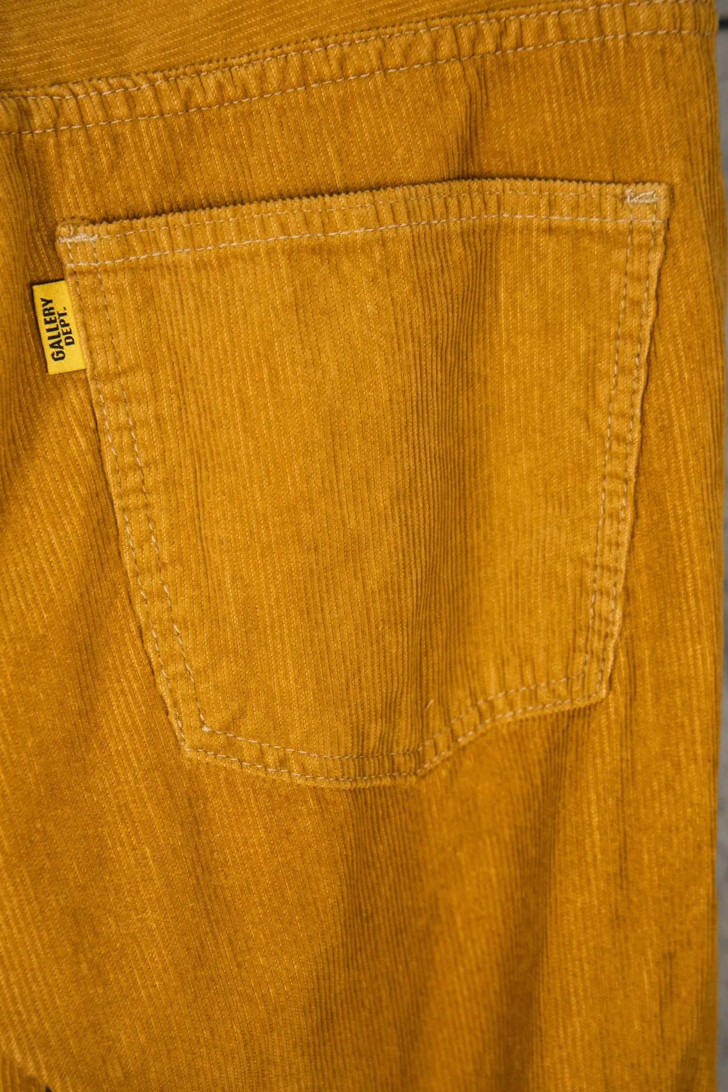 Style number: M393 P250 GALLERY DEPT Khaki corduroy embroidered bootcut jeans trousers Code number: 28 30 32 34 36